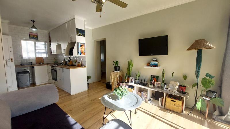 1 Bedroom Property for Sale in Oakglen Western Cape